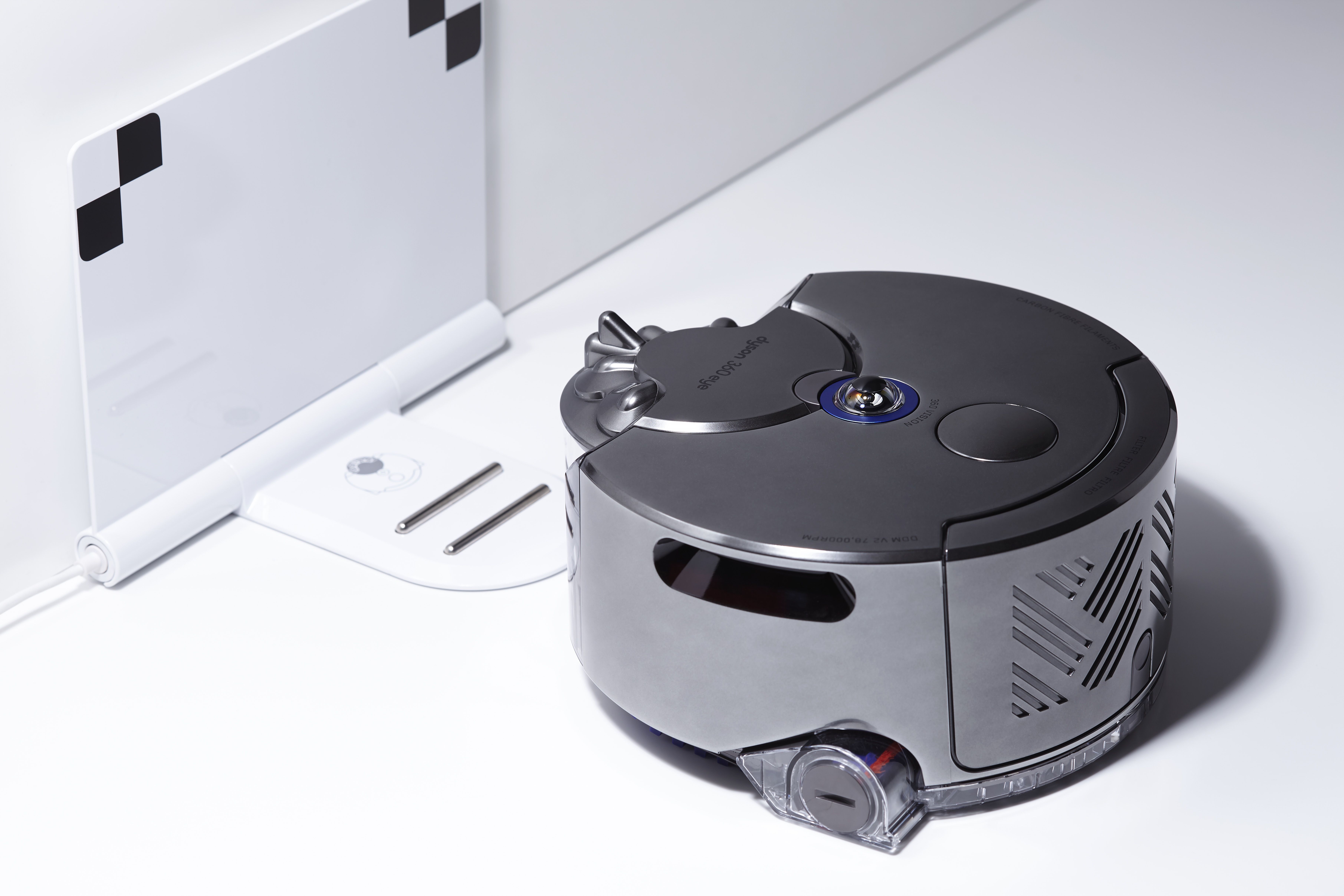 ロボット掃除機は、自動で充電ドックに戻り、充電後は中断した場所から掃除を再開する優れもの