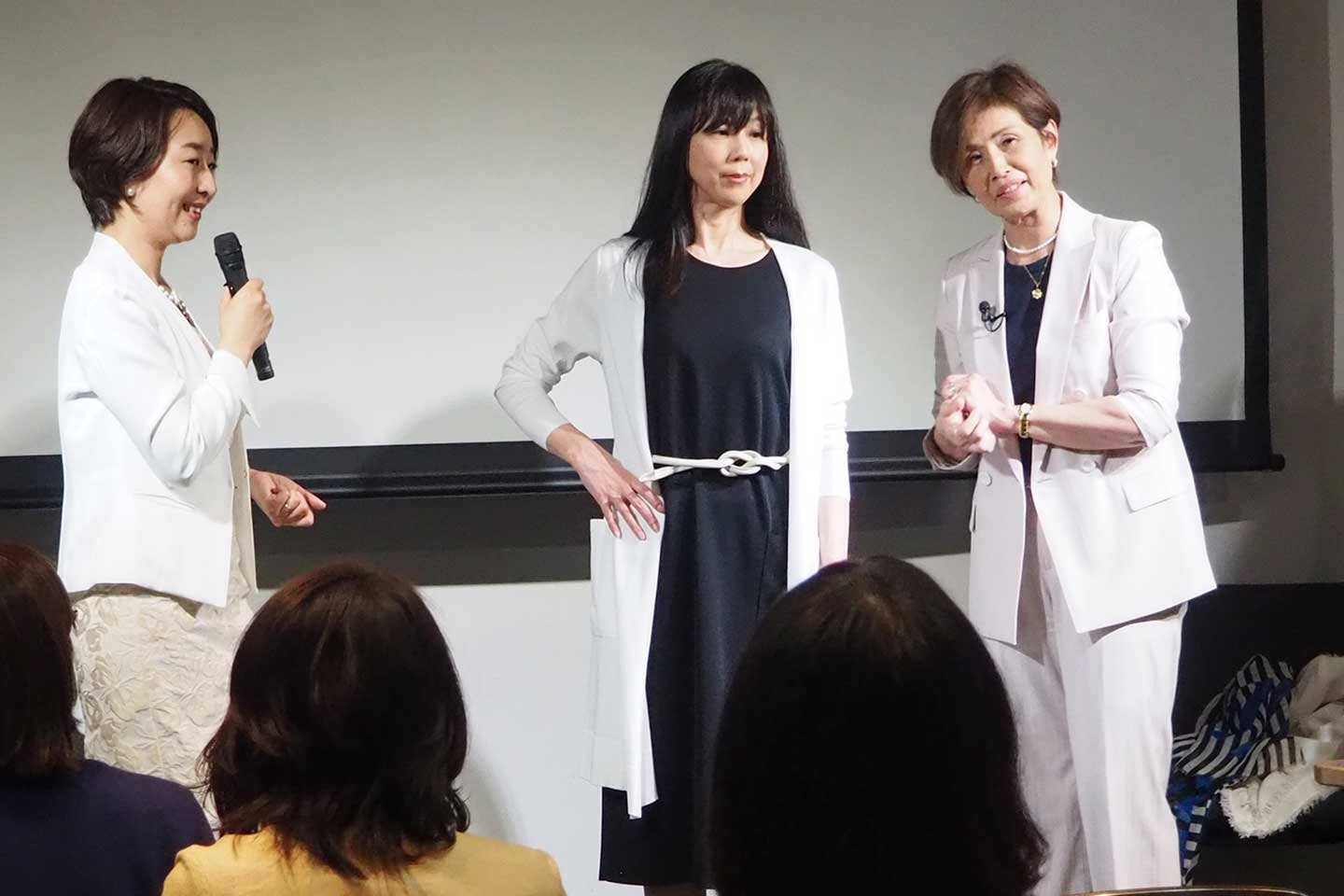 ロングカーディガンにベルトでぐっとリラックス