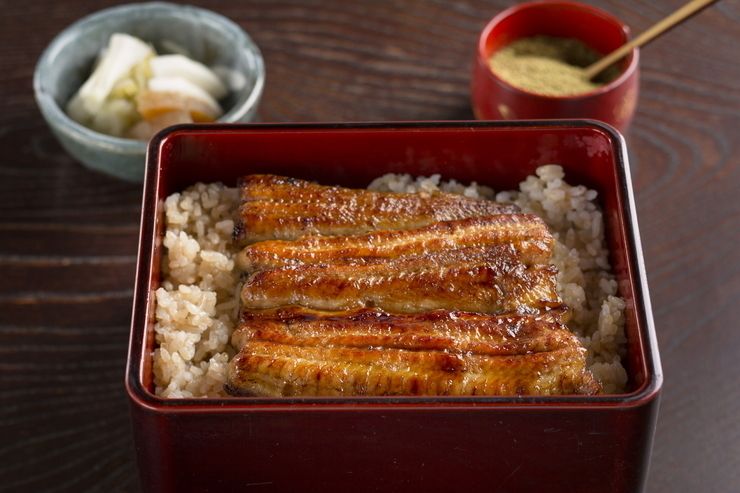 炭の香り、鰻、タレが三位一体となった『鰻重 上』