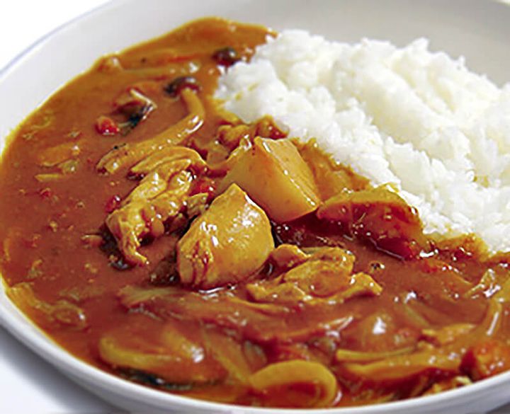 具沢山でボリューム満点。大人向けの「自家製チキンカレー」