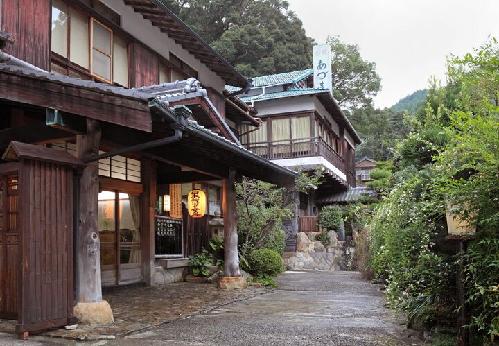 湯の峰温泉「旅館あづまや」の玄関