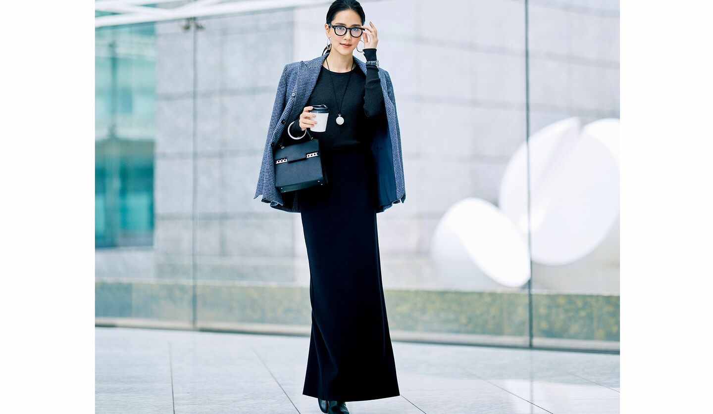 オーラリーのウエアを着用したモデルのAtsukoさん