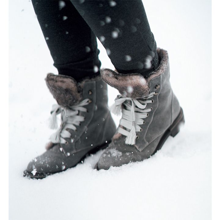 ブーツ￥183,000（ジョルジオ アルマーニ ジャパン〈ジョルジオ アルマーニ〉）　[Precious2019年1月号86ページ]