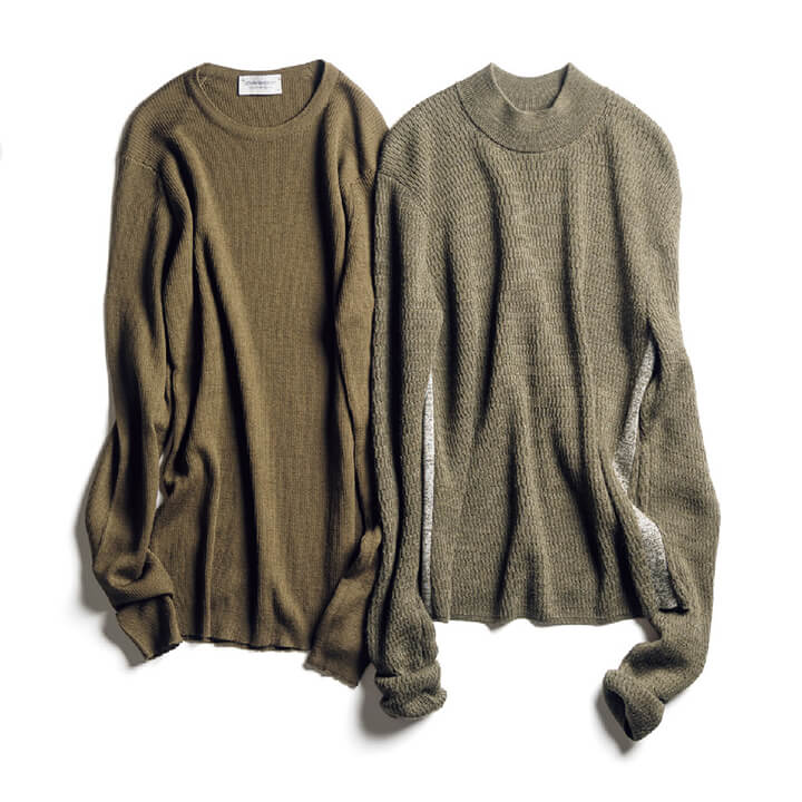 左／日焼けした肌にマッチするオリーブ系。リッチカジュアルを狙うときに有効。ニット￥30,000（リーミルズ エージェンシー〈ジョン スメドレー〉）、右／グレーがかったナチュラルカーキは日本人の肌色によく似合う。ニット￥29,000（モールド〈チノ〉）　[Precious2019年1月号129ページ] 　