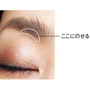 眉頭の上辺には色をのせない。上辺にのせるときつい印象になるし、夏の眉に必要な抜け感がなくなるので注意を。