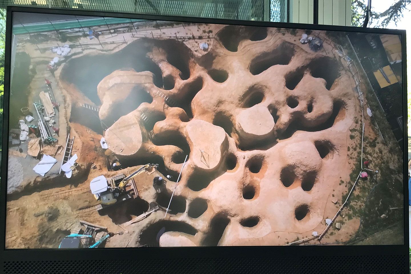 山口県のレストラン。大量のコンクリートを使って、不思議な形状の建築物を製作中です。