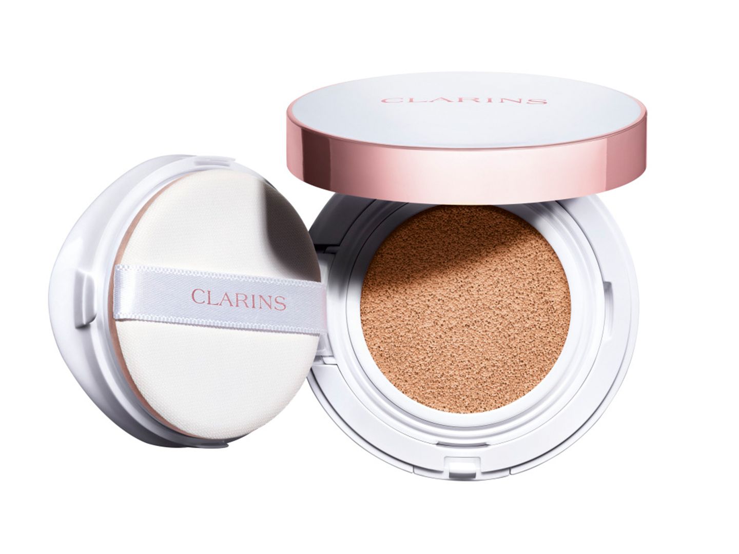 クラランス ブライトプラス ブライトニング クッションファンデーション SPF50・PA+++ 全4⾊ ¥6,000(2020年3月6日発売)