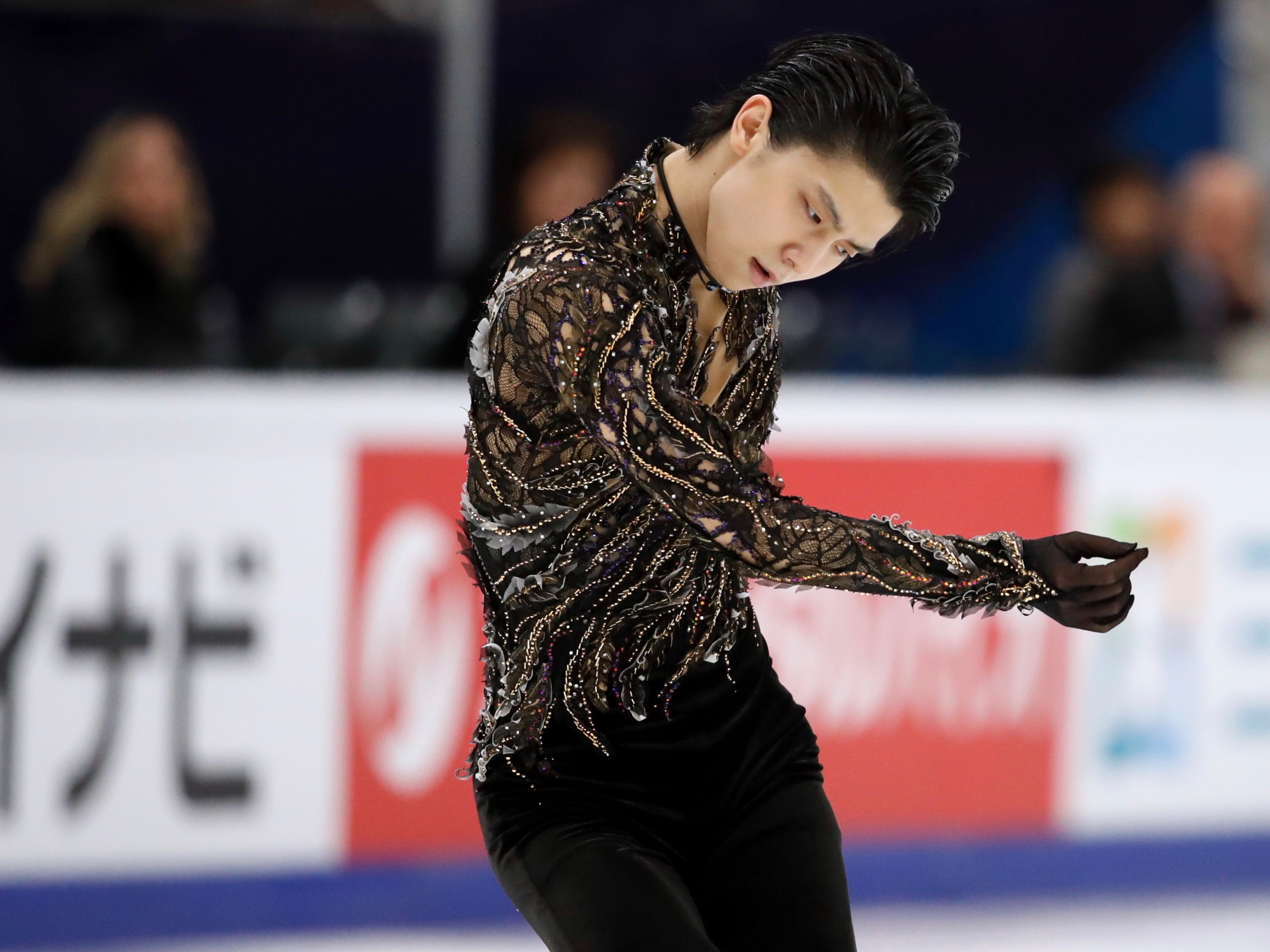 演技する羽生結弦選手