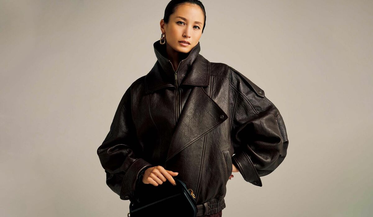 力強い存在感を放つ「サンローラン」のレザージャケット｜構築的な