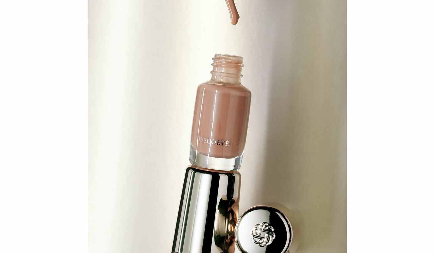 「コスメデコルテ」のネイル『スキニフィック ネイルラッカー』