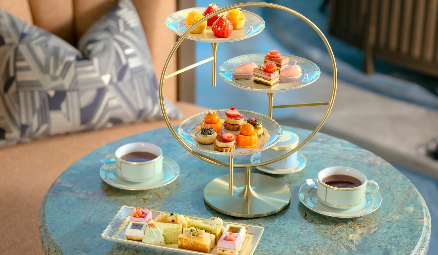 ウォルドーフ・アストリア大阪「エレガンス・イン・ストロベリーブルーム」