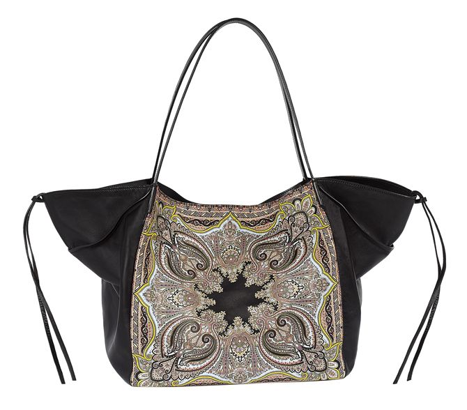 エトロの新作バッグコレクション『ヌーボラ』の「フラー」トートLサイズ[縦30×横30×マチ22㎝]￥264,000（税別）トートMサイズ[縦26×横26×マチ18㎝]￥238,000（税別）