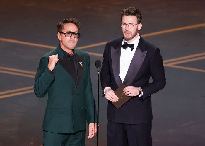 2026年3月15日、第98回アカデミー賞の授賞式。右は俳優のクリス・エヴァンス。