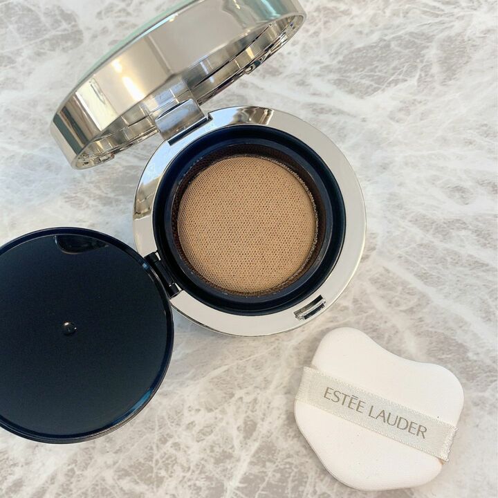 エスティ ローダー ダブル ウェア セカンド スキン ブラー クッション メークアップ〈Laduree限定パッケージ〉 SPF25・PA++ 全2色 ¥9,350