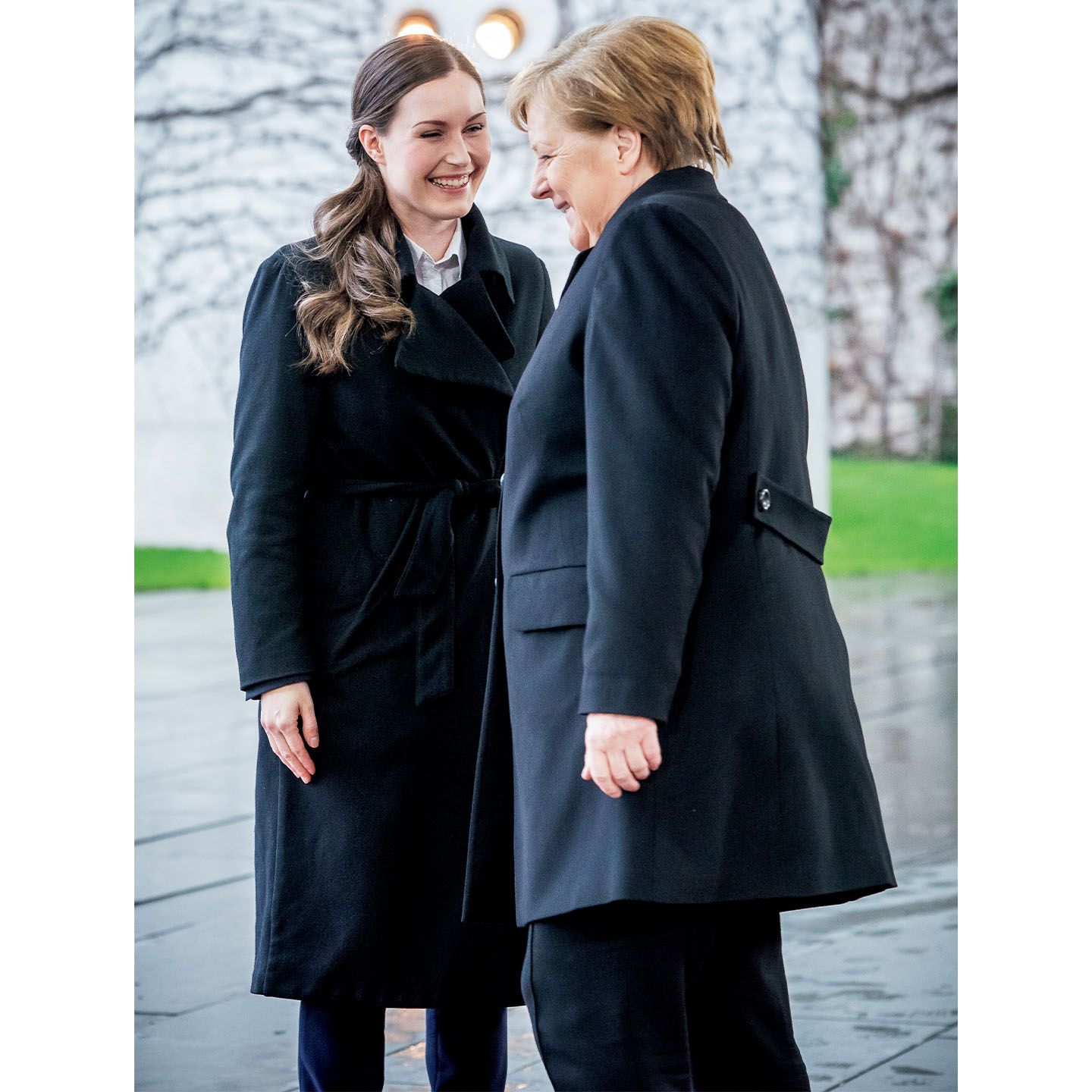 ドイツとフィンランドの二国間協議で、和やかに談笑するふたりの首相。欧州諸国をリードしてきたドイツのメルケル首相も、次なる世代の女性政治家の活躍を頼もしく感じているに違いない。