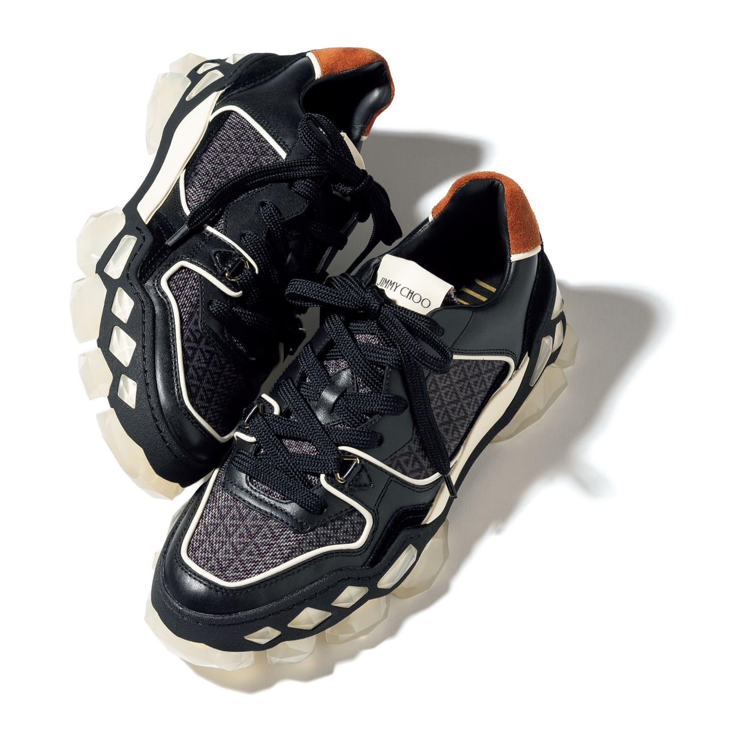 靴『ダイアモンド クロストレーナー』¥76,000(JIMMY CHOO)