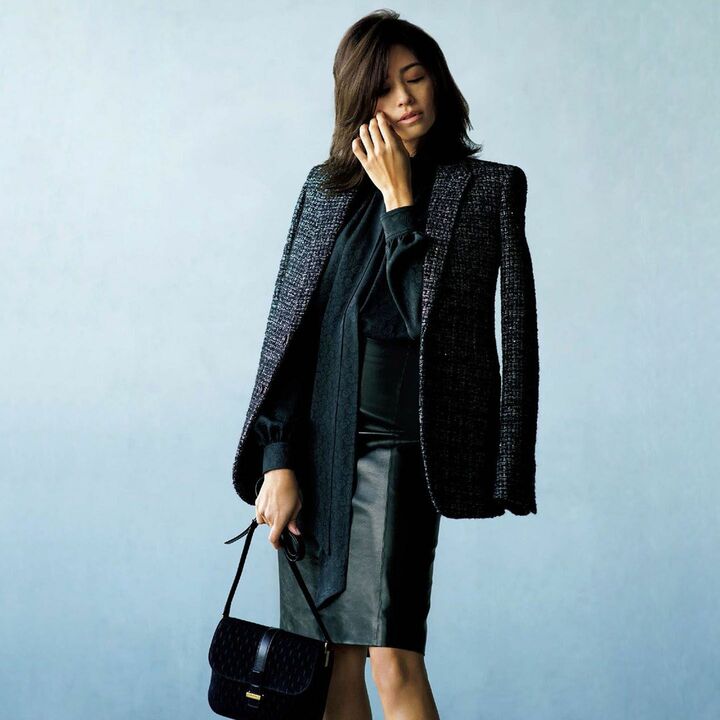 ジャケット￥300,000・ブラウス￥240,000・スカート￥500,000・バッグ￥229,000（イヴ・サンローラン〈サンローラン バイ アンソニー・ヴァカレロ〉）　［Precious2019年5月号251ページ］