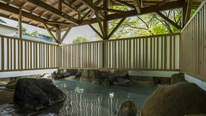 「別邸 すいかずら」の大浴場露天風呂