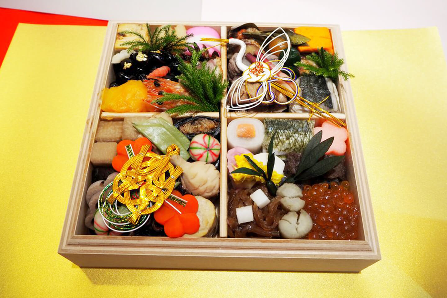 霞町三〇一ノ一の「白木縁高詰一段重」