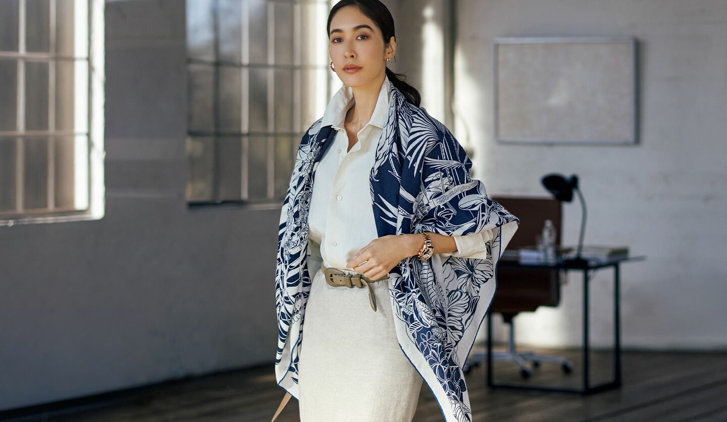 セアンのスカートを着用したモデルの立野リカさん