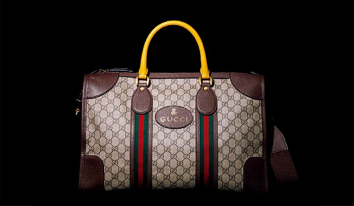 真鍮製の金具や、フィレンツェらしいカーフによるトリミングなど、細部までこだわりが充満。ライニングはコットンリネン。キャンバスモデルには、ボディと異なる色のハンドルが付属。これは職人がハンドルの色をわざと変えて修理していた、あの時代へのオマージュだ。［名品データ］●モデル名：『ネオヴィンテージコレクション』 ●素材：上から表革×スエード、レザー×キャンバス ●サイズ：縦30×横44×マチ17cm ●色展開：写真のほか４種類あり●その他：取り外し可能なナイロン製ショルダーストラップ付き（グッチ ジャパン カスタマーサービス）※参考商品