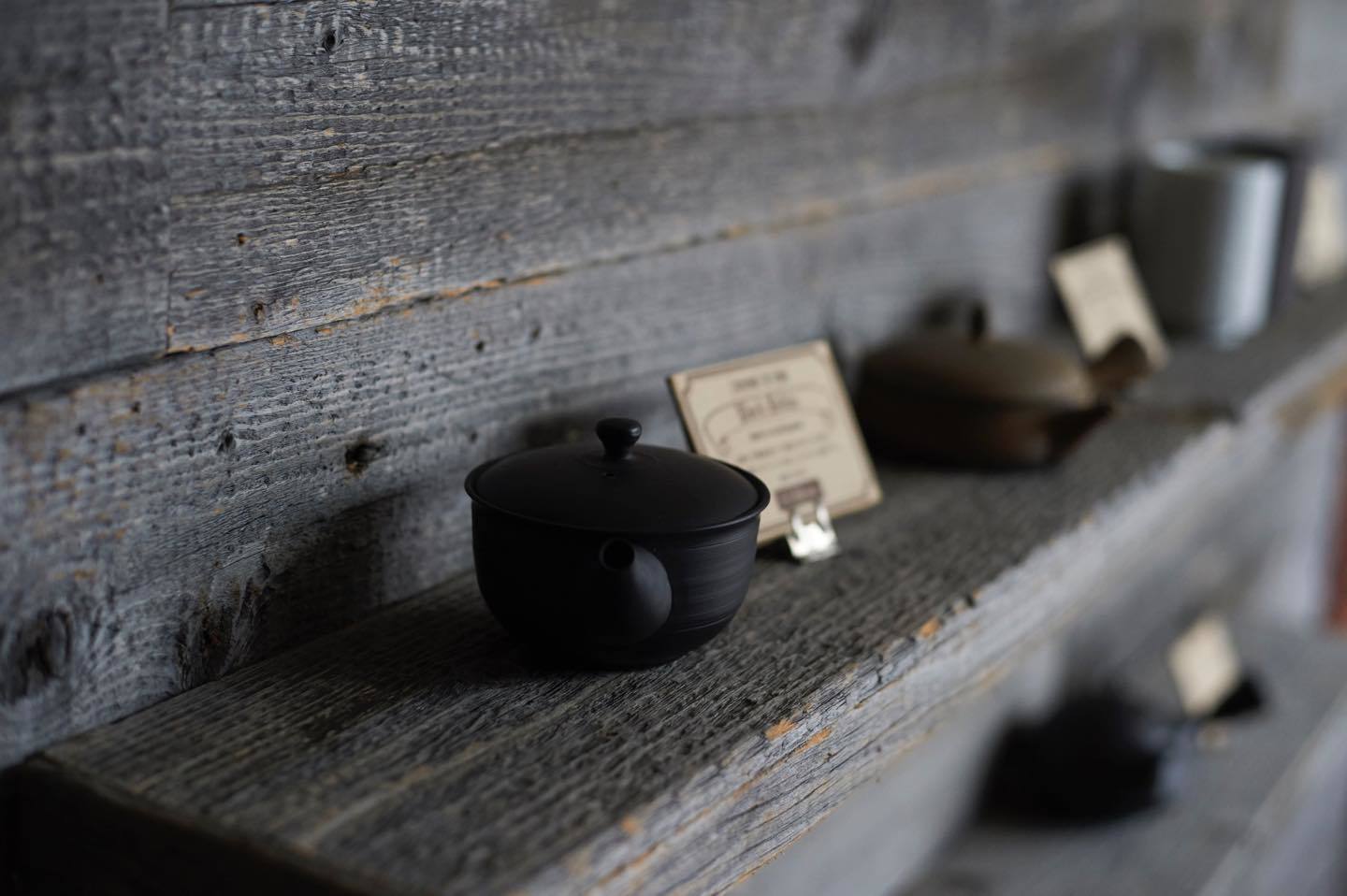 お茶時間を彩る、急須や茶器も販売