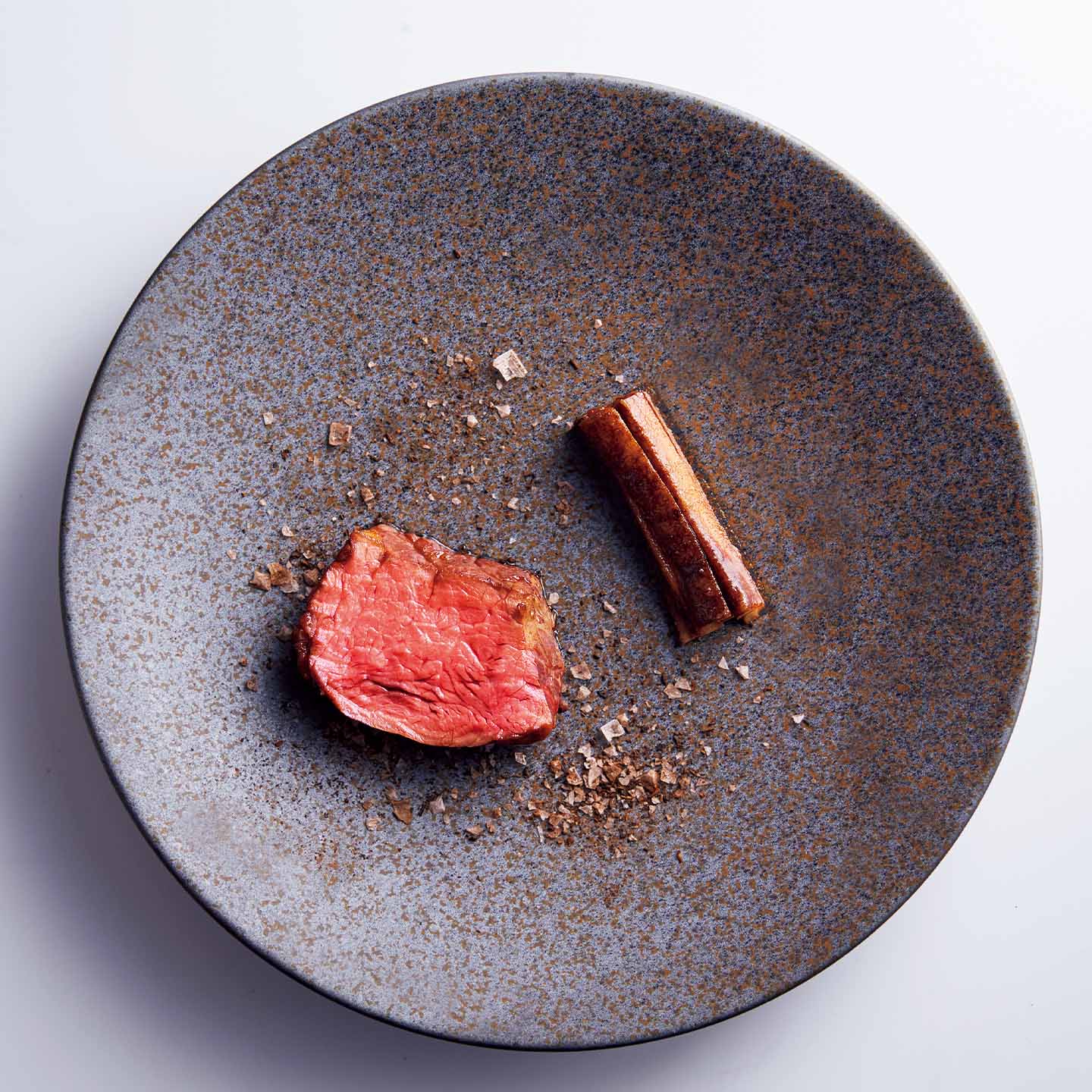 9th dish/牛肉のチュレトンプーアール茶塩で