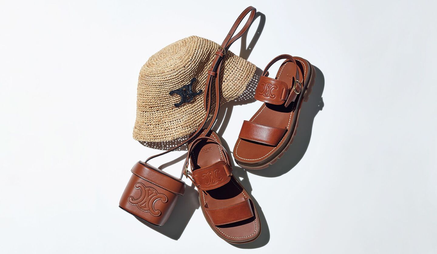 「夏靴」を極める「セリーヌ」のサンダルとバッグとのペアリング