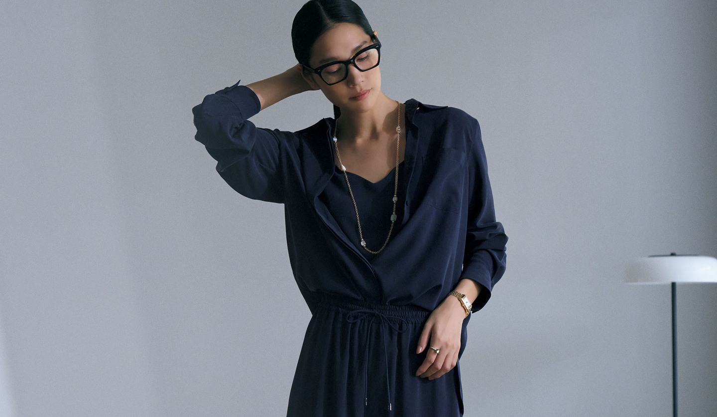 「マックスマーラ」のセットアップを着用したモデルの大塚まゆかさん