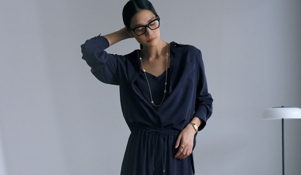 1/26 Mon|しっとりと、なめらかな質感が心地いい「マックスマーラ」のシルクセットアップで、エッセンシャルな美しさを宿して【365日コーディネート】