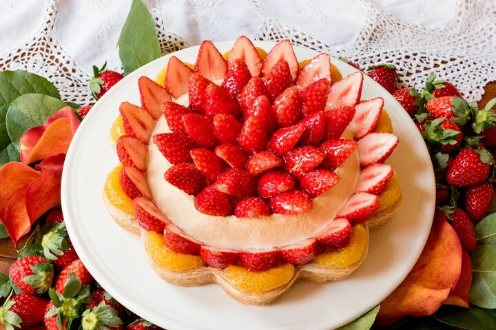 オレンジの爽やかな味わいで、最後のひと口までおいしく。1ピース￥744／ホール[25cm]￥7,020（ともに税込）