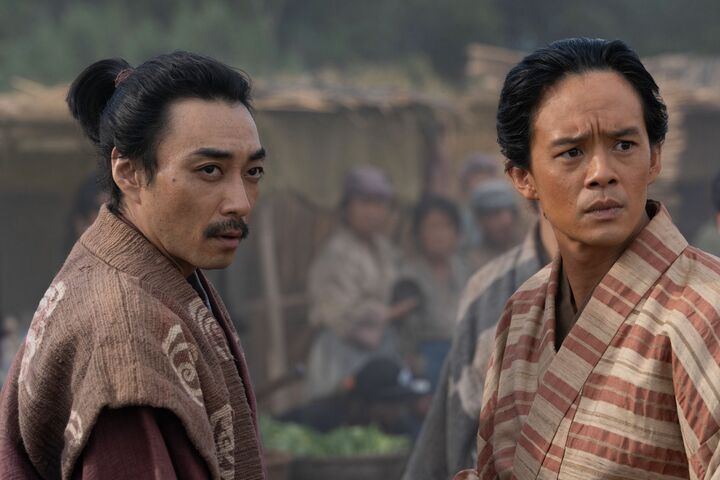 左が前野長康（渋谷謙人さん）。（C）NHK