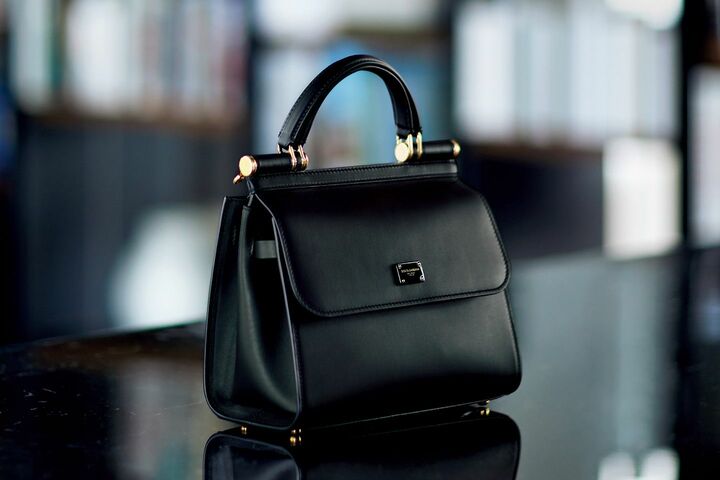 「シシリー 58」￥269,000／予定価格、ストラップ付き【縦21×横25×マチ13cm】（ドルチェ＆ガッバーナ ジャパン）［Precious2019年6月号195ページ］