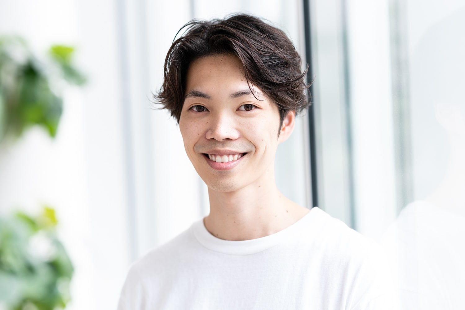 ZACC vieスタイリスト・宮川勇人さん。最近、韓国ドラマをよくみているのだそう。「韓国ドラマが好きなお客様が多いので、影響を受けてみるようになりました。ヘアスタイルやアレンジの参考にすることもあります」