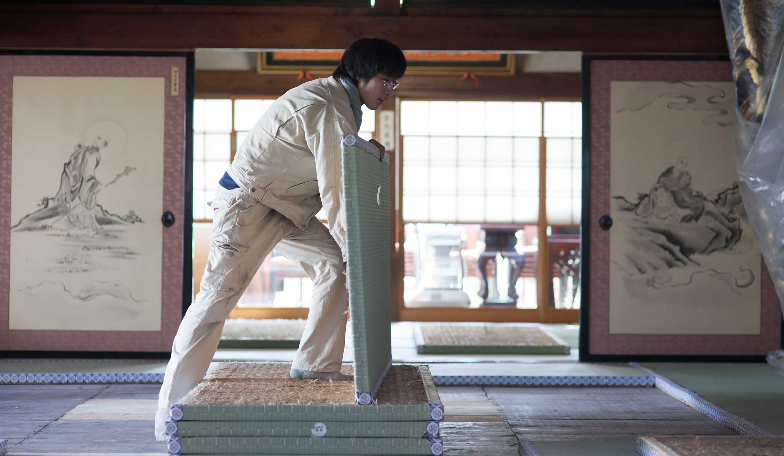 これまで200以上の寺社仏閣への施工を行ってきた草新舎。「XT」は、その経験から培った畳の変形加工の技術をもとに実現している。