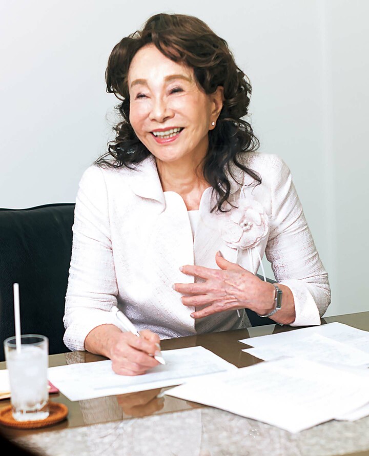 医師・モデルの高岡邦子さん