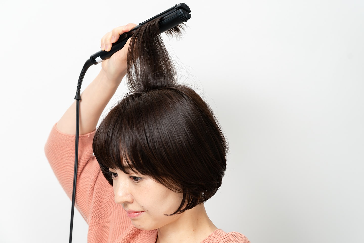 毛先はやや内向きになるようにすること。