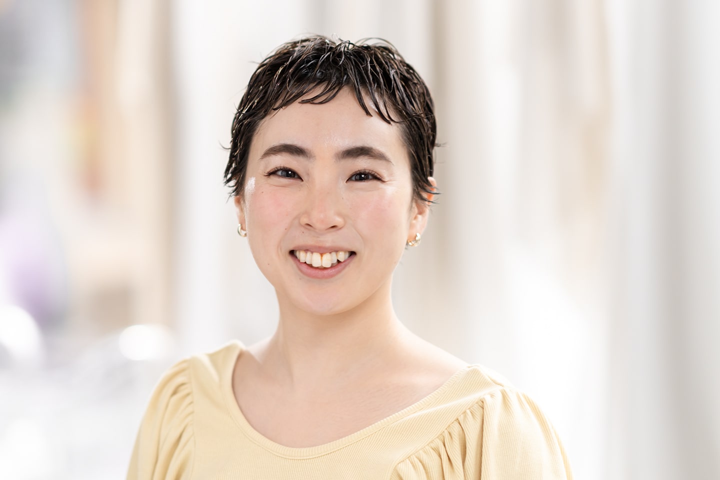 Rougy ヘアデザイナー・江良栞さん。週1のペースで通っているのが骨盤矯正。「矯正してもらうとぜんぜん違うんですよね。今、自分に合う施術院を探しています」
