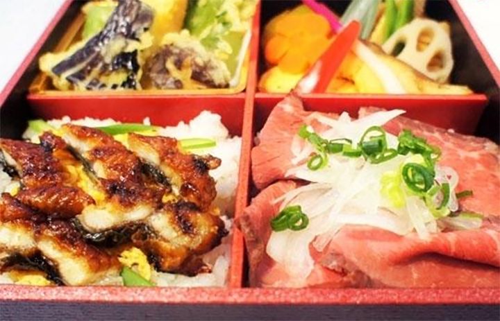 「松花堂「匠」弁当」¥2,778(500mlお茶ペットボトル付)