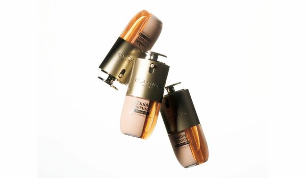 「クラランス」大人気『ダブル セーラム』のスキンケア力を日中も享受できる【2相式美容液ファンデーション】が登場