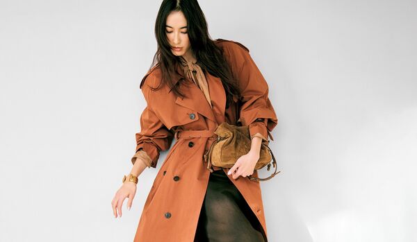 3/25 Wed｜削ぎ落とされたフォルムが美しい「サンローラン」の美人顔ヒールが、装いに都会的な抜け感を授けて【365日コーディネート】