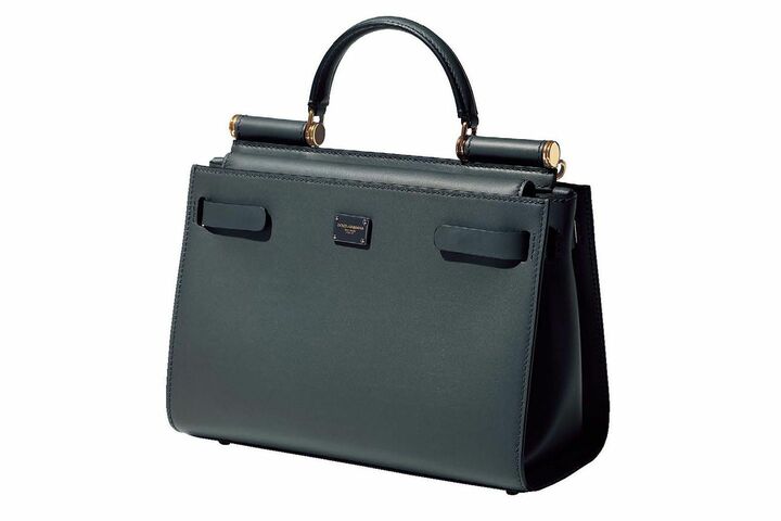 「シシリー 62」スモール￥275,000／予定価格、ストラップ付き【縦22×横28×マチ12cm】（ドルチェ＆ガッバーナ ジャパン）［Precious2019年6月号202ページ］