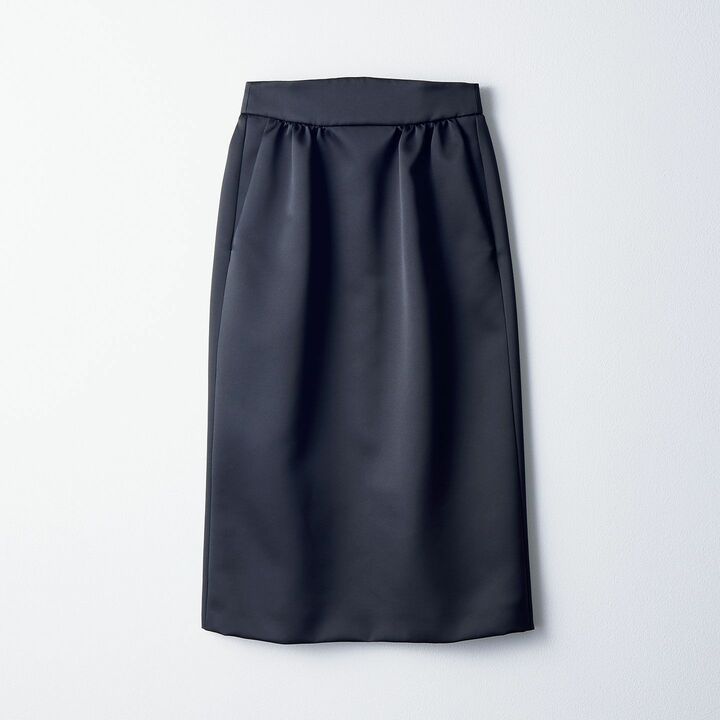 スカート¥138,000(ジョルジオ アルマーニ ジャパン〈ジョルジオ アルマーニ〉)