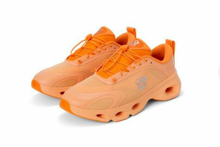 「ロエベ」と「オン」の限定スニーカー