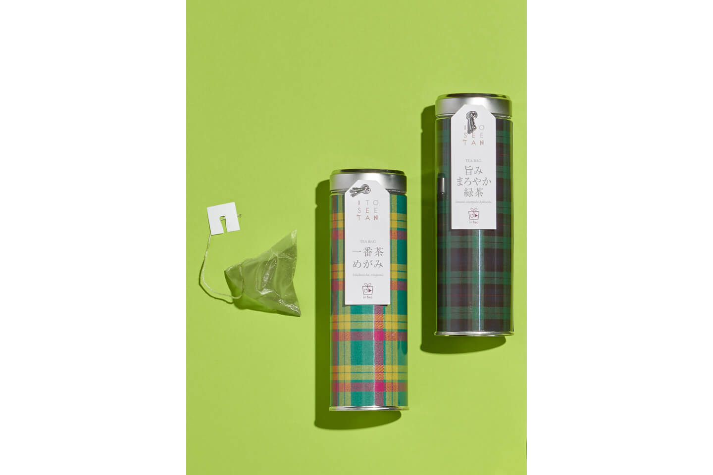 左:「1番茶めがみ(10袋入)」¥1,620(税込) 右:「旨みまろやか緑茶(10袋入)」¥1,620 (税込) 本館地下1階