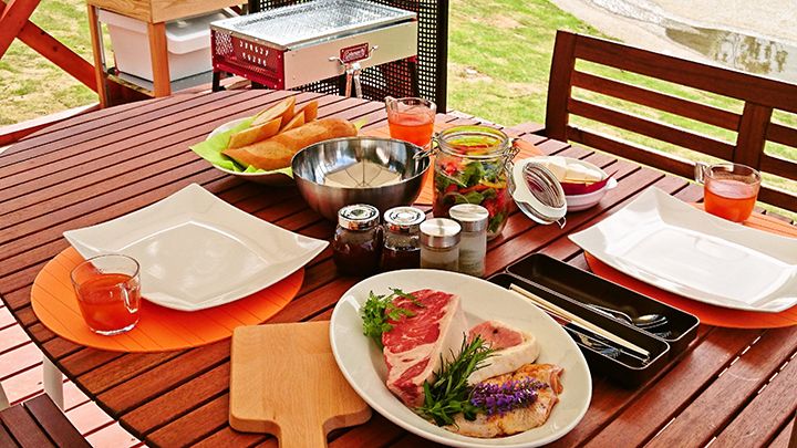 AUS産1ポンドビーフステーキをメインに、なでしこポークマリネや焼き野菜のバーニャカウダなど、内容が盛りだくさん