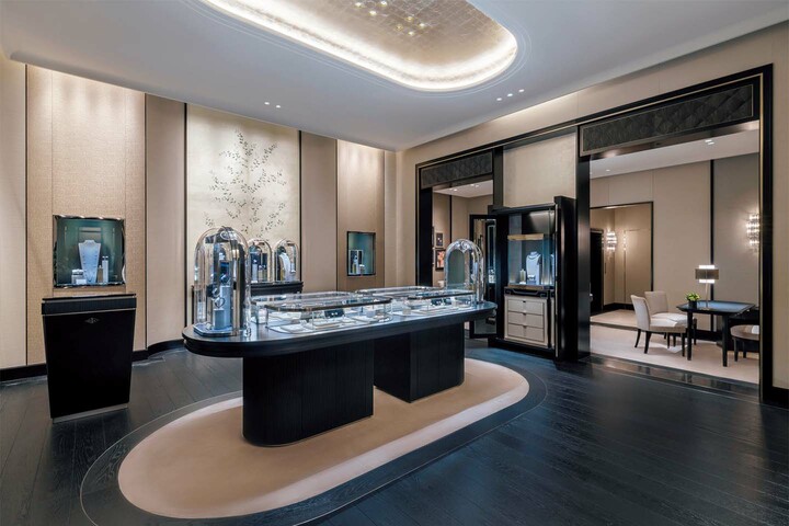 「ヴァン クリーフ＆アーペル 銀座１丁目店」の店内