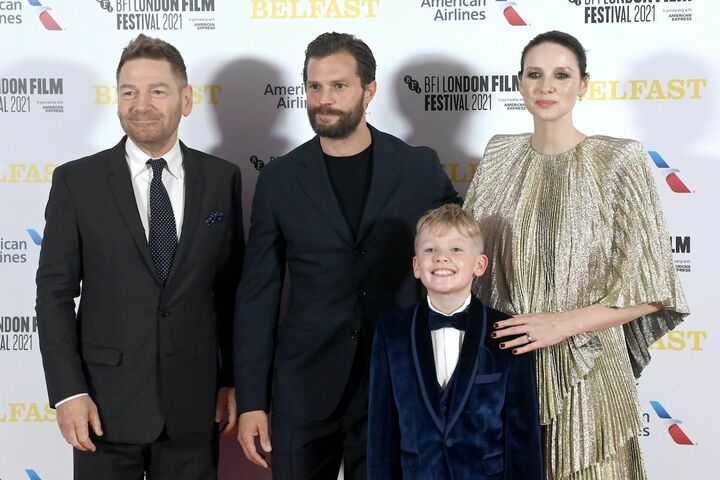 左から出演のジェイミー・ドーナン、ジュード・ヒル、カトリーナ・バルフと。