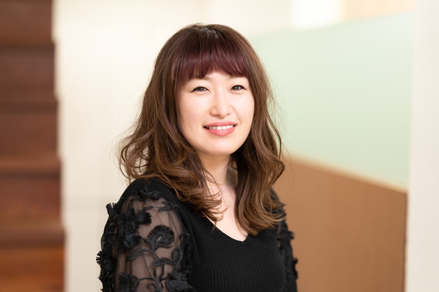 enfleurage青山 ディレクター・長谷部しのぶさん。「体を動かすことが大好きで、今はヨガに夢中。週に1~2回はスタジオに通っています」