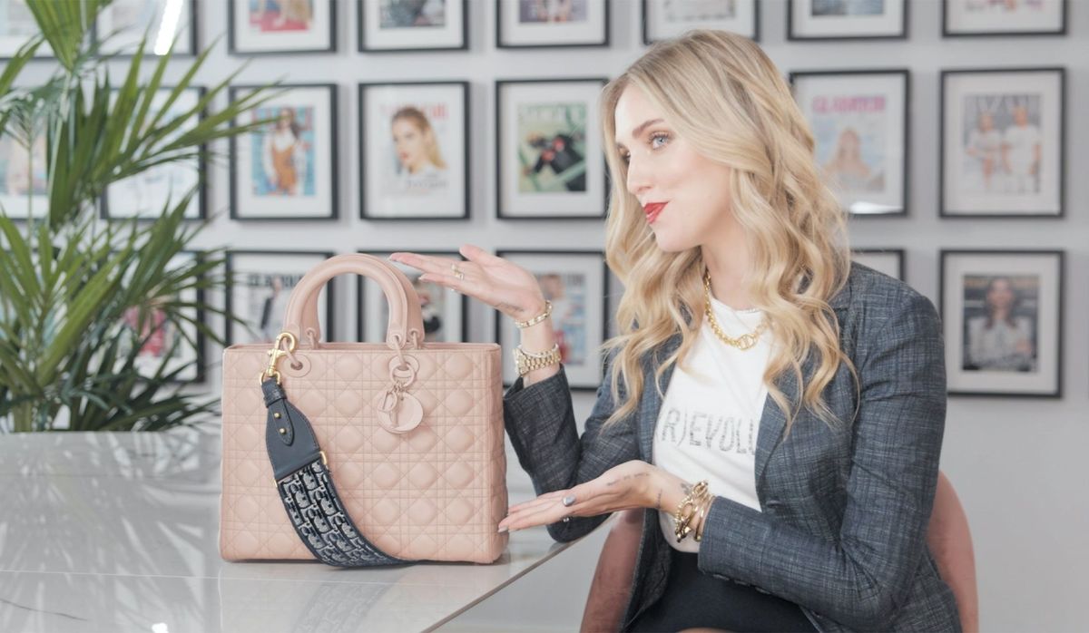 バッグの中身】世界的インフルエンサーでCEOのキアラ・フェラーニは何